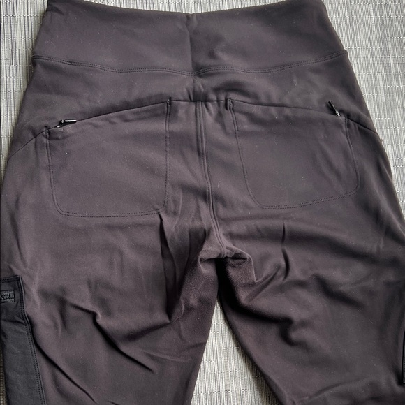 Athleta Headland Hybrid Cargo Tight Womens 6 Brown BlackTravel UPF 50 Pants - Picture 6 of 7